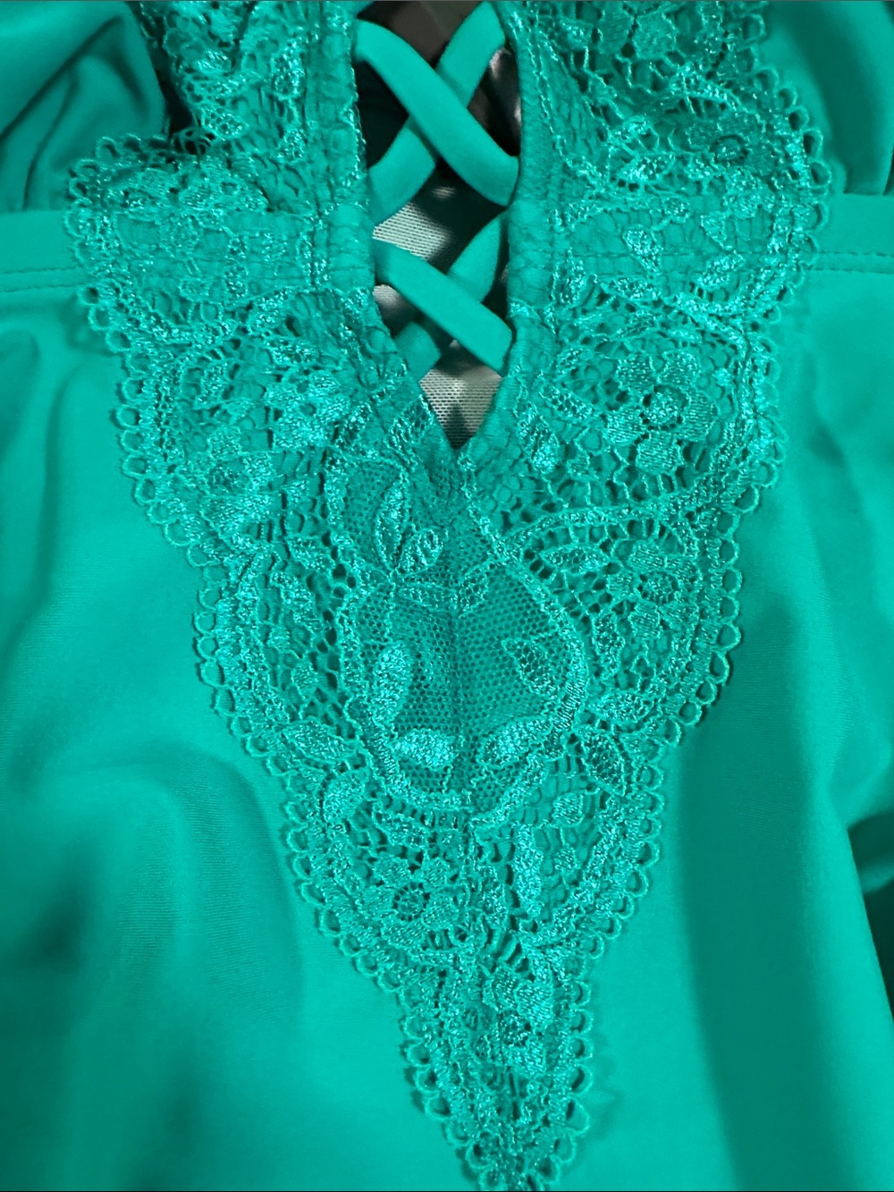 Torrid -Plunge Lace-Trim Teal Tankini Top with Crisscross Straps, Size:2 (18-20) - Picture 3 of 6